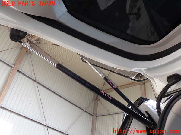 1UPJ-9234521584]セレナ(GFC27)リアゲートダンパー 中古_2