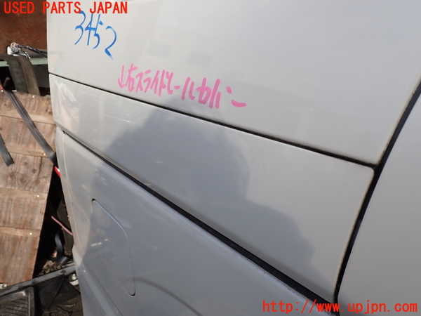 1UPJ-9234521360]セレナ(GFC27)右スライドレールカバー 中古_2