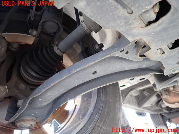 1UPJ-9234525176]セレナ(GFC27)右フロントロアアーム1 中古_2