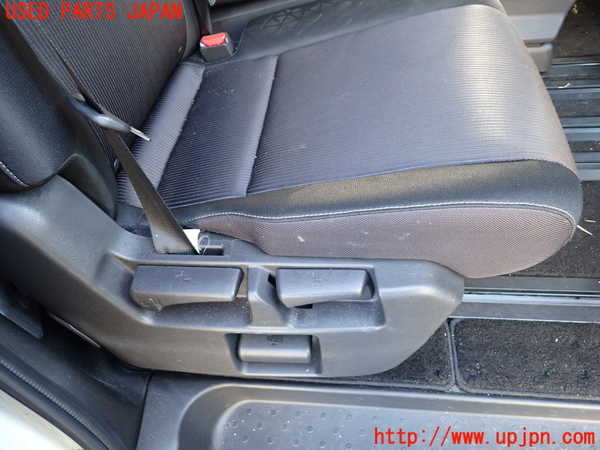 1UPJ-9234527145]セレナ(GFC27)右2列目シート 中古_4