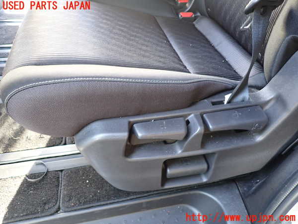 1UPJ-9234527175]セレナ(GFC27)左2列目シート 中古_4
