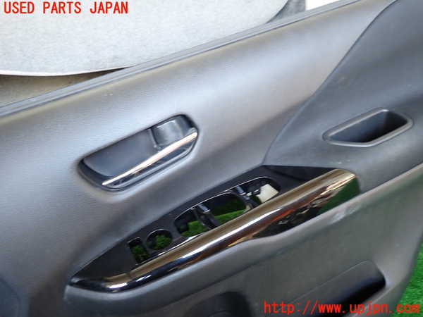 1UPJ-9234521234]セレナ(GFC27)右前ドア内張り 中古_2