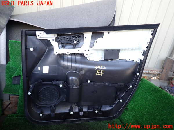 1UPJ-9234521264]セレナ(GFC27)左前ドア内張り 中古_4