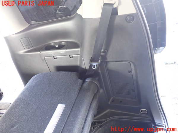 1UPJ-9234527675]セレナ(GFC27)右リアピラートリム 中古_4