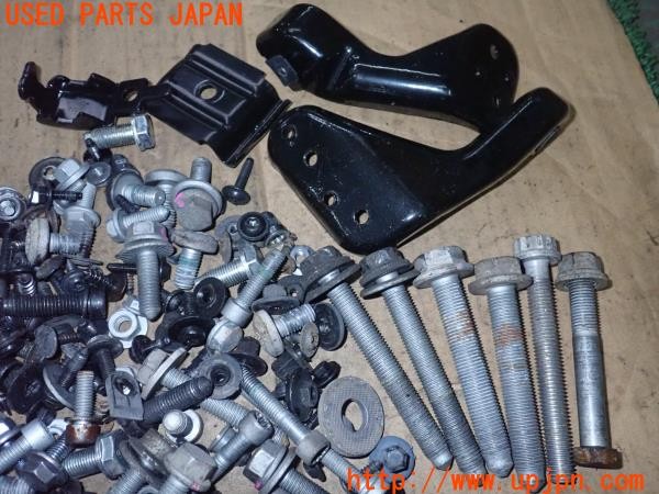 3UPJ=9234540720]アウディ A5 スポーツバック(8TCDNL B8)ネジ・ナット・ステー類 セット ジャンク_2