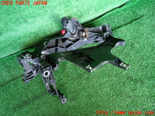 2UPJ-9234541142]アウディ・A5 スポーツバック(8TCDNL)左ヘッドライトリム 中古_2