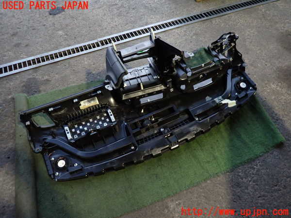 2UPJ-9234547505]アウディ・A5 スポーツバック(8TCDNL)ダッシュボード 中古_3