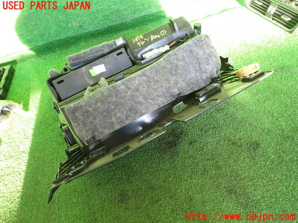 2UPJ-9234547516]アウディ・A5 スポーツバック(8TCDNL)グローブボックス1 中古_5