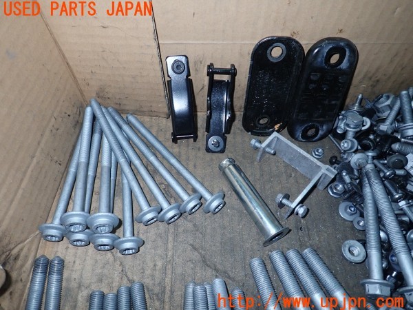 3UPJ=9234550720]ポルシェ タイカン 4S(J1NB 9J1型)ネジ・ナット・ステー類 セット ジャンク_2