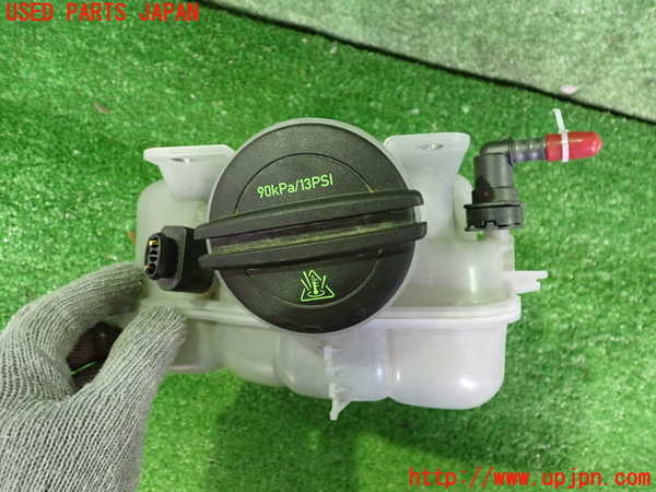 2UPJ-9234552410]ポルシェ・タイカン 4S(J1NB)ラジエータータンク 中古_2