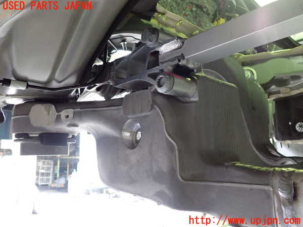 2UPJ-9234555295]ポルシェ・タイカン 4S(J1NB)リアメンバー 中古_3