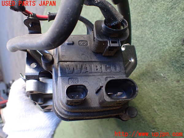 2UPJ-9234555535]ポルシェ・タイカン 4S(J1NB)エアサスポンプ 中古_4