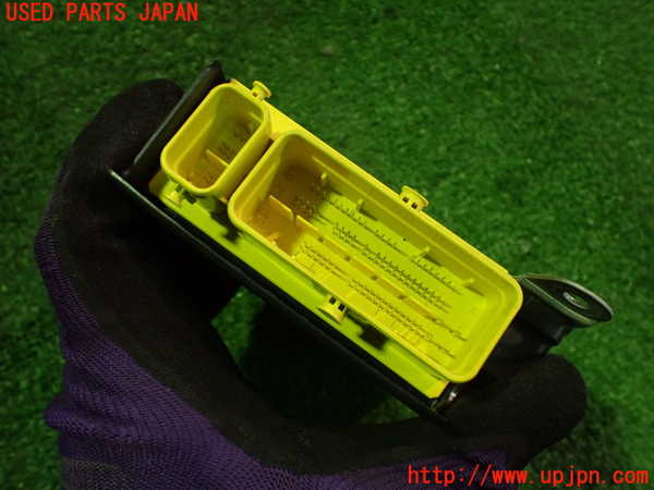 2UPJ-9234556145]ポルシェ・タイカン 4S(J1NB)エアバッグコンピューター 中古_3