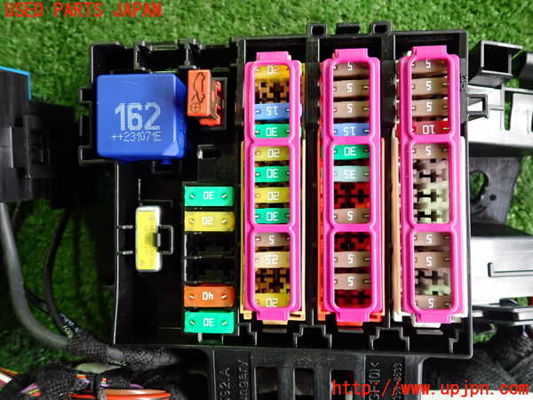 2UPJ-9234556742]ポルシェ・タイカン 4S(J1NB)ヒューズボックス2 中古_2