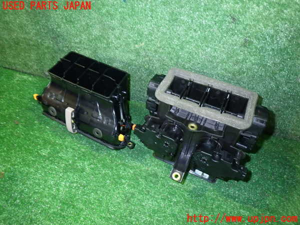 2UPJ-9234557526]ポルシェ・タイカン 4S(J1NB)エアコン吹き出し口1 (真中) 中古_2