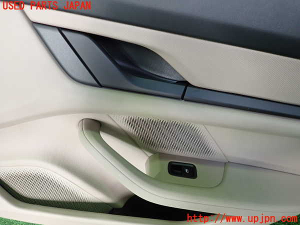 2UPJ-9234551294]ポルシェ・タイカン 4S(J1NB)右後ドア内張り 中古_2