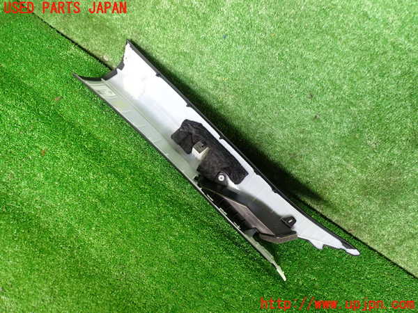 2UPJ-9234557655]ポルシェ・タイカン 4S(J1NB)右フロントピラートリム 中古_3