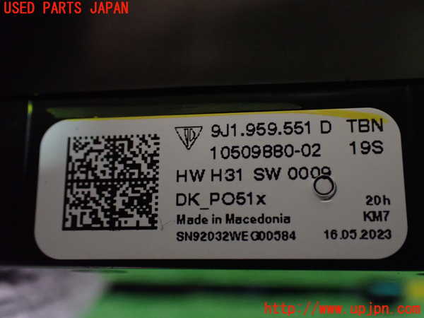 2UPJ-9234556411]ポルシェ・タイカン 4S(J1NB)ルームランプ1 (1列目真中) 中古_4