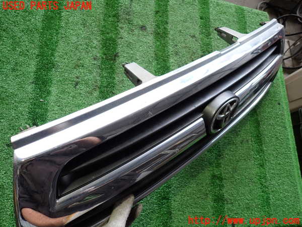 2UPJ-9234571050]ハイラックスサーフ(RZN185W)ラジエターグリル 中古_4