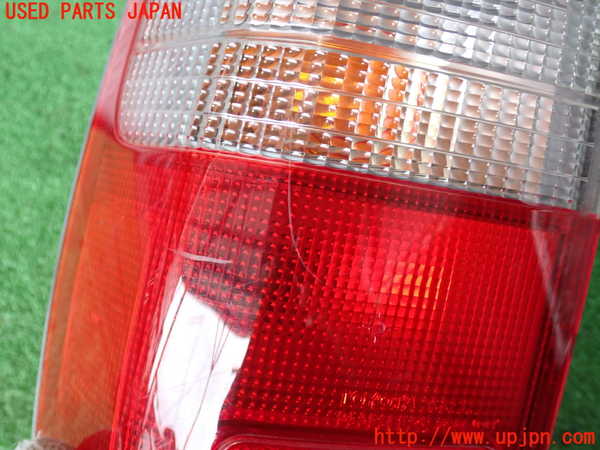 2UPJ-9234571536]ハイラックスサーフ(RZN185W)左テールランプ 中古_3