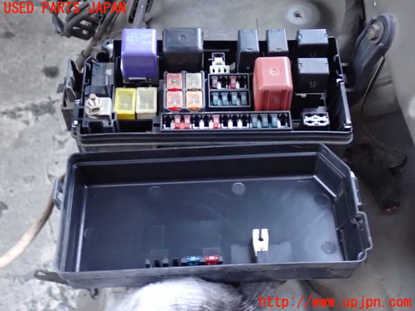 2UPJ-9234576742]ハイラックスサーフ(RZN185W)ヒューズボックス2 中古_2