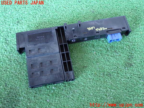 2UPJ-9234576300]ハイラックスサーフ(RZN185W)デフォッガースイッチ 中古_2