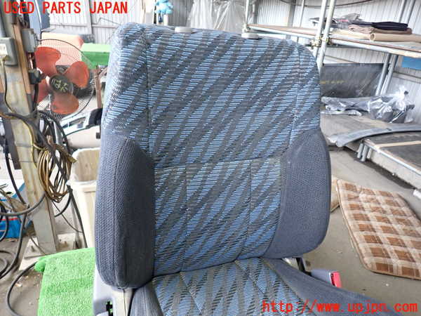 2UPJ-9234577035]ハイラックスサーフ(RZN185W)運転席シート 中古_3