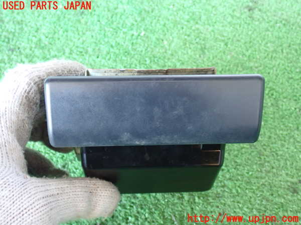 2UPJ-9234577821]ハイラックスサーフ(RZN185W)灰皿1 中古_2