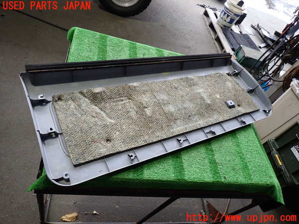 2UPJ-9234571578]ハイラックスサーフ(RZN185W)バックドア内張り 中古_4