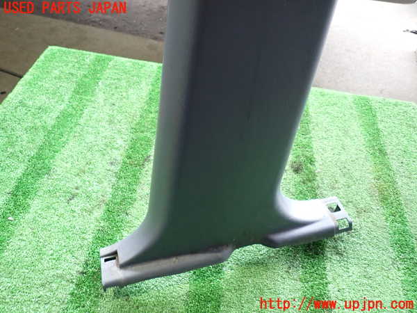 2UPJ-9234577665]ハイラックスサーフ(RZN185W)右センターピラートリム 中古_3