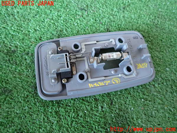 2UPJ-9234576413]ハイラックスサーフ(RZN185W)ルームランプ3 (ラゲッジ真中) 中古_2