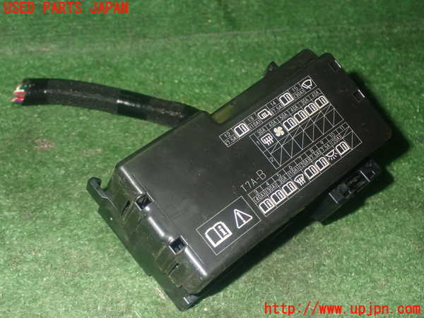 1UPJ-9234596742]ヴェゼル ハイブリッド(e：HEV)(RU3)ヒューズボックス2(室内 運転席側) 中古_2