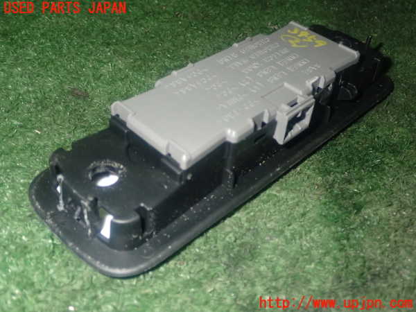 1UPJ-9234596412]ヴェゼル ハイブリッド(e：HEV)(RU3)ルームランプ2(2列目真中) 中古_2