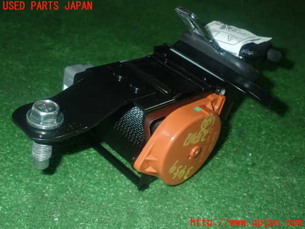 1UPJ-9234597135]ヴェゼル ハイブリッド(e：HEV)(RU3)真中2列目シートベルト 中古_2