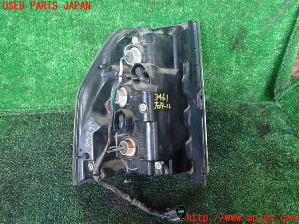 1UPJ-9234611530]パジェロ(V93W)右テールランプ 中古_3