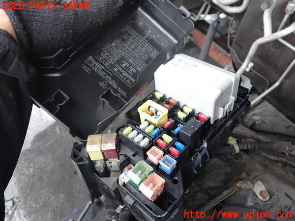 1UPJ-9234616742]パジェロ(V93W)ヒューズボックス2 (ジャンク品) 中古_4