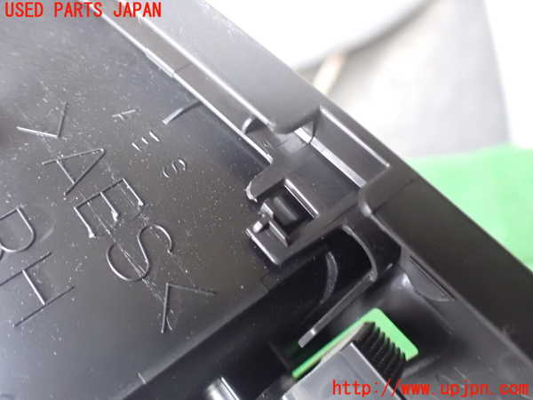 1UPJ-9234617528]パジェロ(V93W)エアコン吹き出し口3 (真中) 中古_3