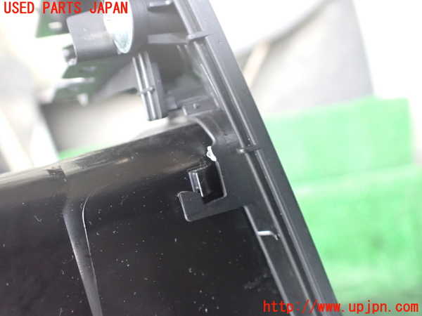 1UPJ-9234617528]パジェロ(V93W)エアコン吹き出し口3 (真中) 中古_4