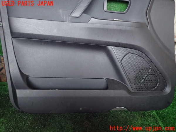 1UPJ-9234611264]パジェロ(V93W)左前ドア内張り 中古_3