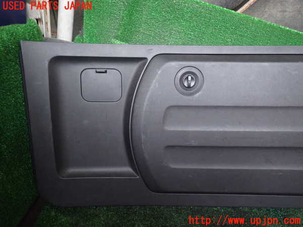 1UPJ-9234611578]パジェロ(V93W)バックドア内張り 中古_3