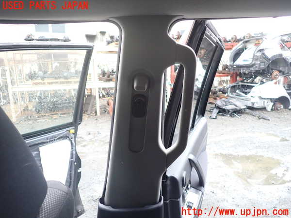 1UPJ-9234617665]パジェロ(V93W)右センターピラートリム 中古_2