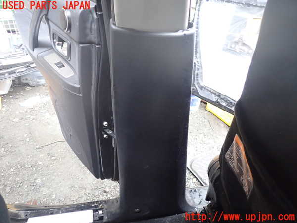 1UPJ-9234617670]パジェロ(V93W)左センターピラートリム 中古_3