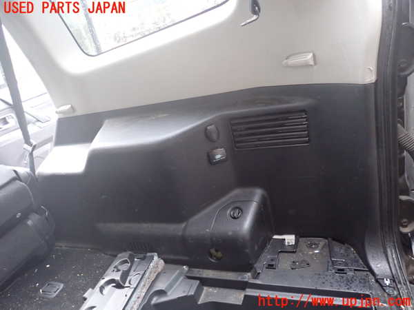 1UPJ-9234617675]パジェロ(V93W)右リアピラートリム 中古_3
