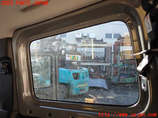 1UPJ-9234621380]ジムニー シエラ(JB74W)右クォーターガラス 中古_2