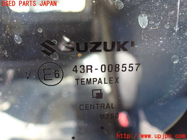 1UPJ-9234621380]ジムニー シエラ(JB74W)右クォーターガラス 中古_3