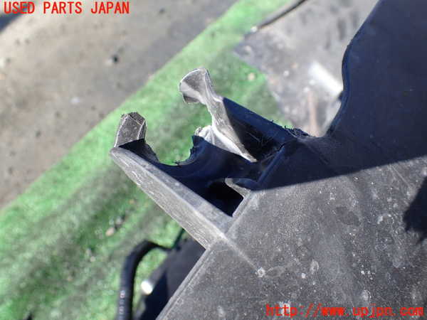 1UPJ-9234621610]ジムニー シエラ(JB74W)リアバンパー 中古_4