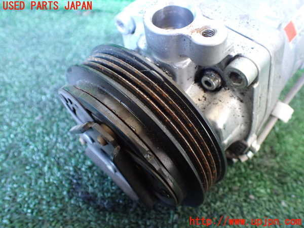 1UPJ-9234626025]ジムニー シエラ(JB74W)エアコンコンプレッサー 中古_3