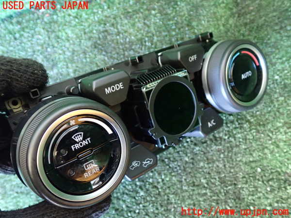 1UPJ-9234626066]ジムニー シエラ(JB74W)エアコンスイッチ1 中古_2