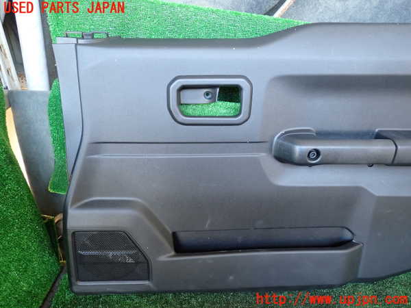 1UPJ-9234621234]ジムニー シエラ(JB74W)右ドア内張り 中古_2