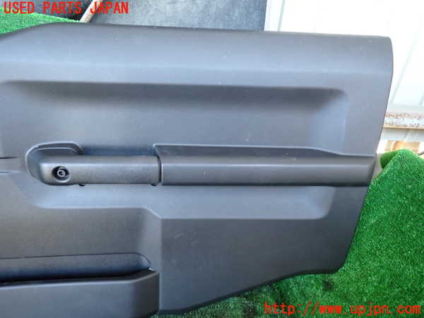 1UPJ-9234621234]ジムニー シエラ(JB74W)右ドア内張り 中古_3